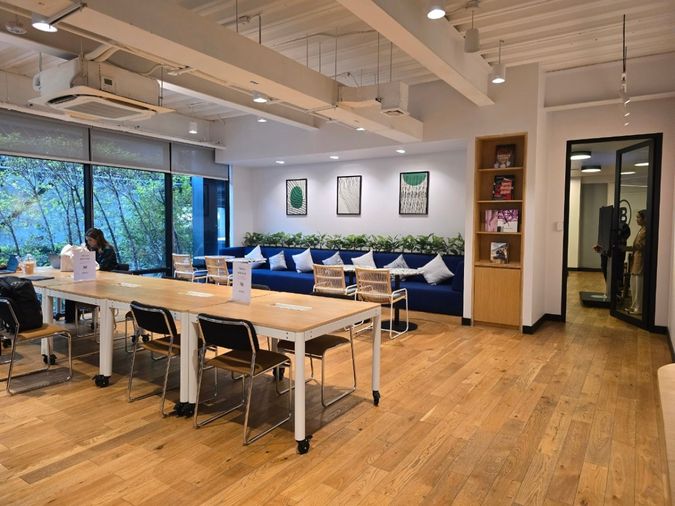 พื้นที่ออฟฟิศระดับพรีเมี่ยมให้เช่าใจกลางเมืองในอาคารสุทธิ บนถนนเพชรบุรี พร้อมบริการและสิ่งอำนวยความสะดวกครบวงจรในรูปแบบสำนักงาน ติดMRT เพชรบุรี