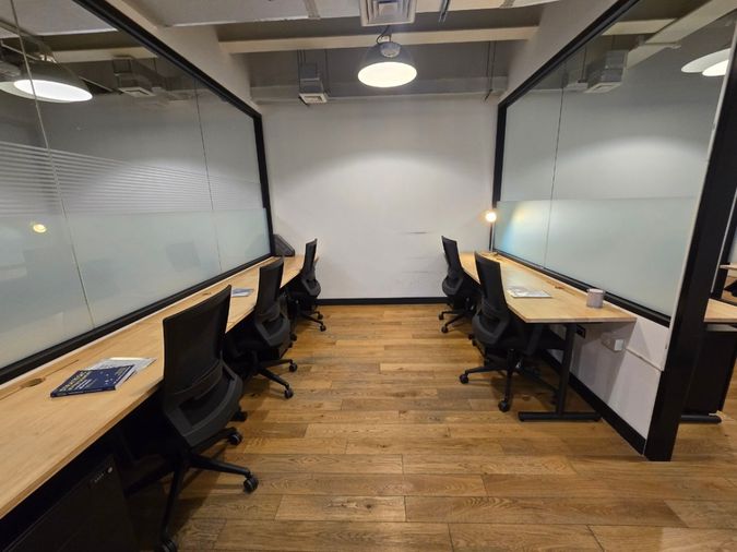 Premium office space for rent in the city center at Suthi Tower on Phetchaburi Road. Fully equipped with comprehensive office services and facilities.