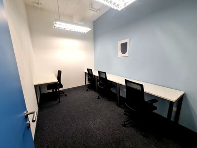 Office for rent Sathon Nuea Road : Office for rent, Thiw Hong Building, Silom, in the heart of the business district, able to accommodate a large number of employees