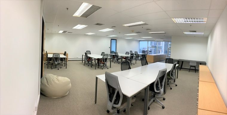 พื้นที่ออฟฟิศให้เช่าใจกลางสาทร Empire Tower โอบล้อมไปด้วยทัศนีย์ภาพที่สวยงาม สิ่งอำนวยความสะดวกมากมาย ,ร้านกาแฟ ร้านอาหาร คาเฟ่ ร้านสะดวกซื้อ ที่จอดรถ