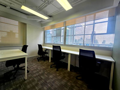 Office for rent Watthana : Service office for rent in Soi Thonglor in Somerset Building, modern decoration with office equipment, common area, relaxation corner, full service.