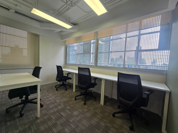 เซอร์วิสออฟฟิศให้เช่า ในซอยทองหล่อบนอาคารซัมเมอร์เซ็ท ตกแต่งที่ทันสมัย พร้อมกับอุปกรณ์สำนักงาน พื้นที่ส่วนกลาง มุมพักผ่อน บริการอย่างครบวงจร