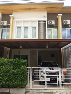 ขายทาวน์โฮมพร้อมอยู่ โกลเด้นทาวน์ วัชรพล–สุขาภิบาล 5 ราคาเพียง 1.99 ล้านบาท