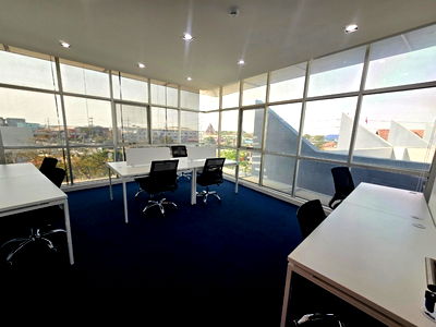 Office for rent Suwannaphum International Airport :  Office space for rent in OSC Lat Krabang building with modern office equipment and tools, not far from the industrial estate and Suvarnabhumi Airport.