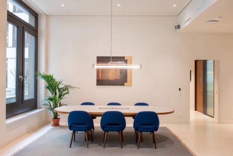 เซอร์วิสออฟฟิศให้เช่าบนอาคาร เอสเจ อินฟินิท วัน ทาวเวอร์ ย่านจตุจักร ด้วยวิวเมือง พร้อมบริการด้วยอุปกรณ์สำนักงาน