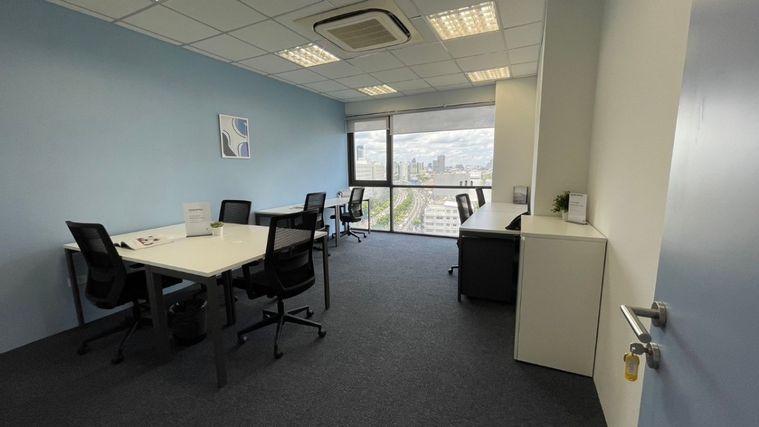 Office space for rent at Ratchada One Building. decorated in a simple and comfortable style, with complete furniture and office equipment.
