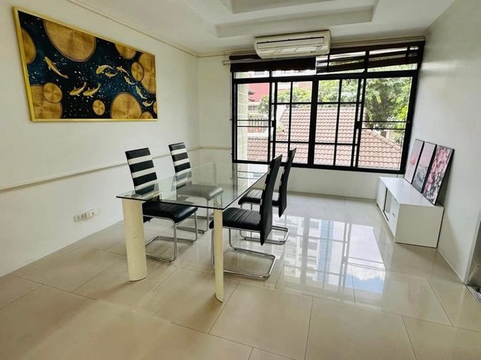 4-bed townhouse for rent, 350 sqm, 33 sq wah, Chicha Castle
