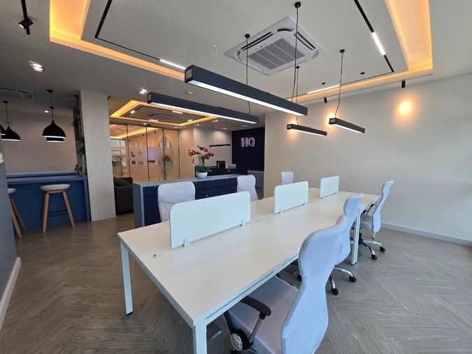  Office space for rent in OSC Lat Krabang building with modern office equipment and tools, not far from the industrial estate and Suvarnabhumi Airport.