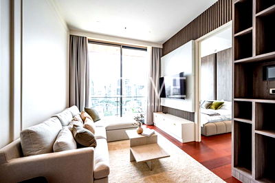 Condos for rent : Modern Luxury Style 1 Bed High Fl. 10+ Good Location Close To BTS Thong Lo / Condo For Rent-KHUN by YOO