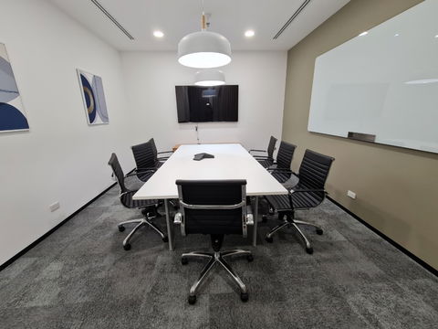 Office space for rent at Shinawatra Tower 3 on Vibhavadi Road, fully equipped with furniture, office supplies,for you to start working immediately.