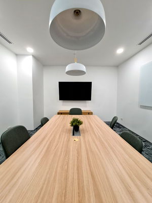 Office for rent Petchburi Road Bangkok : Serviced office for rent in the Pathumwan area, located in the Central Tower building, offering a high-rise view of the city. Close to Central World.