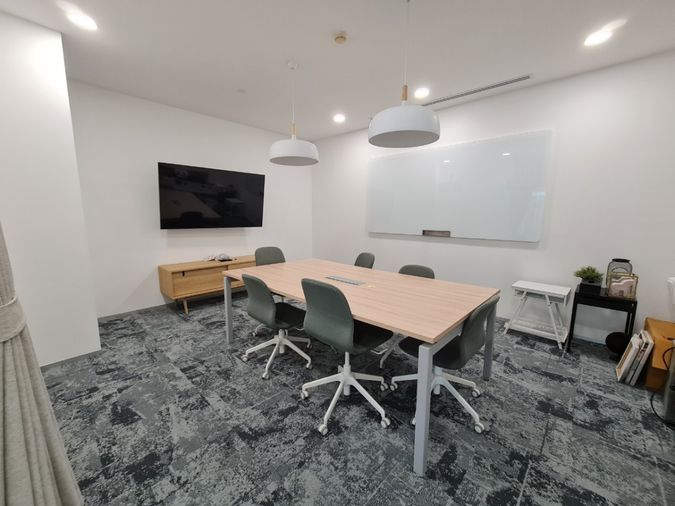Serviced office for rent in the Pathumwan area, located in the Central Tower building, offering a high-rise view of the city. Close to Central World.