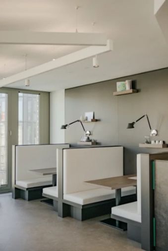 Service office space for rent, decorated in a minimalist style, complete with furniture and office equipment, Phaya Thai area