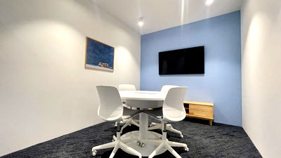 Office for rent University of the Thai Chamber of Commerce : Office space for rent at Muang Thai Phatra Building B, featuring a spacious layout with ample natural light — ideal for a productive work environment.