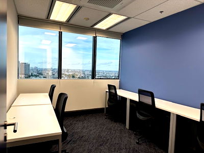 Office for rent University of the Thai Chamber of Commerce : Office space for rent at Muang Thai Phatra Building B, featuring a spacious layout with ample natural light — ideal for a productive work environment.