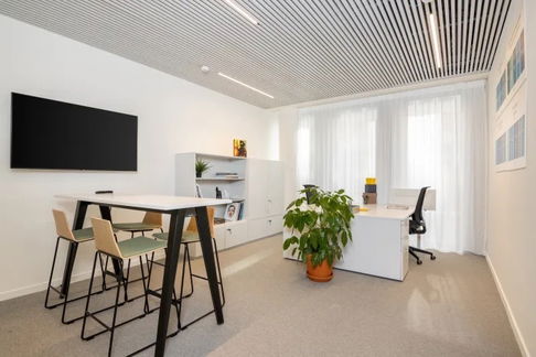 Office Space for Rent at Interchange 21 Building Stand out with a striking business address and enjoy a prime central location, Near MRT and BTS