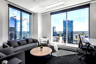 Office for rent Sathon Nuea Road : Modern office space for rent in CRC Tower, All Seasons Place with Bangkok city view and full facilities in the building.