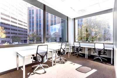 Office for rent University of the Thai Chamber of Commerce : Office for rent in AIA Capital Center building, panoramic view, with office equipment that allows you to start working immediately.
