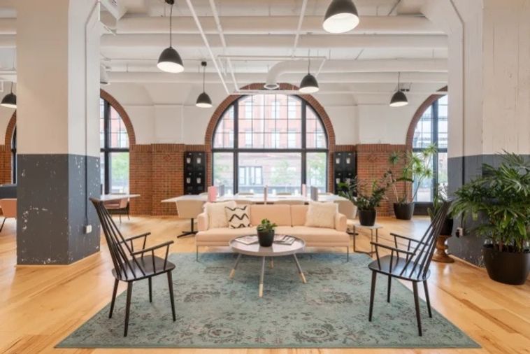 Office for rent in AIA Capital Center building, panoramic view, with office equipment that allows you to start working immediately.