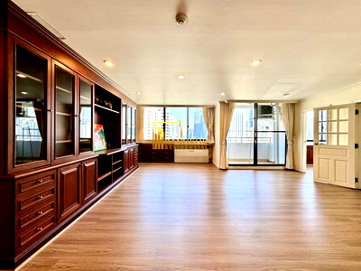 คอนโดให้เช่า : Sukhumvit Casa - Spacious 2 Bed Condo For Rent in Nana - BR60064CD