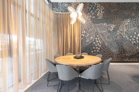 Service office for rent, Singha Complex, amazing view in the heart of Bangkok, spacious and modern, ready to welcome customers from around the world.