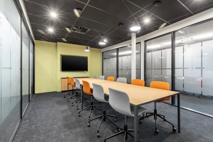Modern office space for rent in CRC Tower, All Seasons Place with Bangkok city view and full facilities in the building.