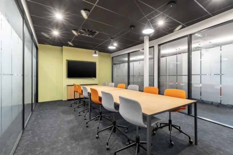 Modern office space for rent in CRC Tower, All Seasons Place with Bangkok city view and full facilities in the building.