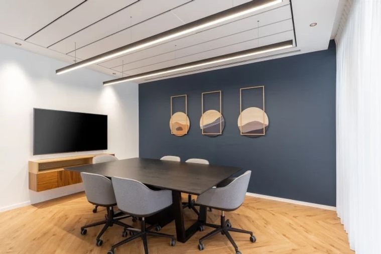 เซอร์วิสออฟฟิศให้เช่าบนอาคารเอ็กซ์เชนจ์ทาวเวอร์ สำนักงานที่ตกแต่งครบครันเพื่อการใช้งานอย่างสะดวกสบายและวิวที่มองเห็นได้รอบทั่วเมืองจากชั้น 29