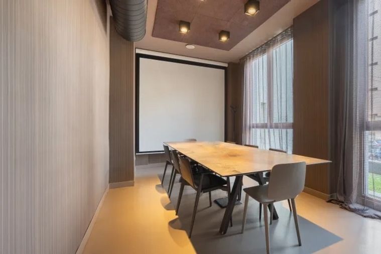 เซอร์วิสออฟฟิศให้เช่าบนอาคารเอ็กซ์เชนจ์ทาวเวอร์ สำนักงานที่ตกแต่งครบครันเพื่อการใช้งานอย่างสะดวกสบายและวิวที่มองเห็นได้รอบทั่วเมืองจากชั้น 29