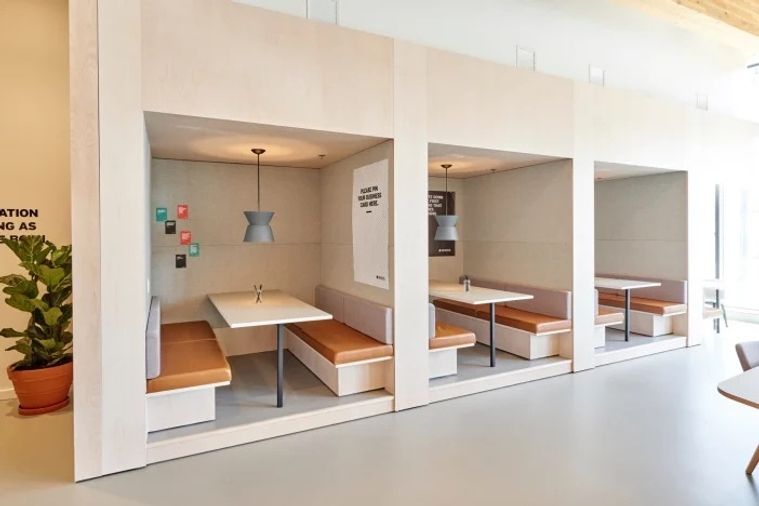 เซอร์วิสออฟฟิศให้เช่าบนอาคาร S.P.(IBM) ย่านอารีย์ มีการออกแบบที่ทันสมัย พร้อมด้วยพื้นที่Co-working space สำนักงานส่วนตัว ห้องประชุม ไว้รองรับการทำงาน