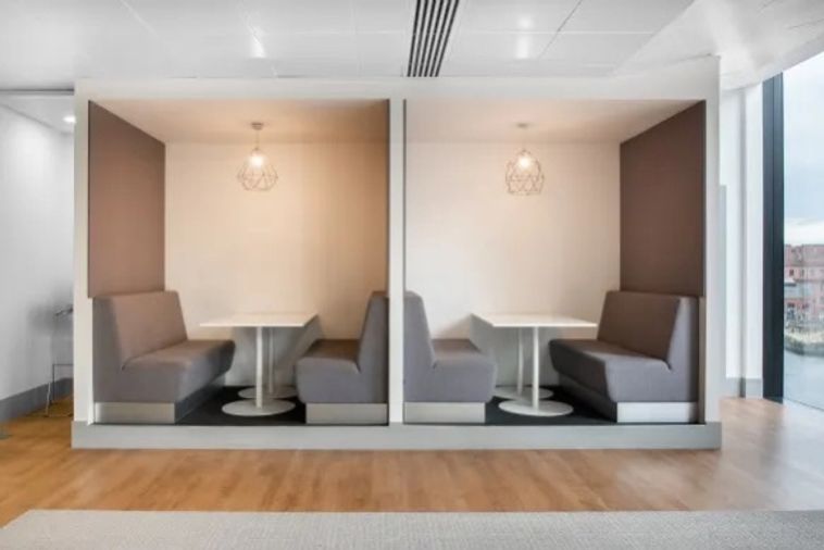 เซอร์วิสออฟฟิศให้เช่า ที่Summer Hill ย่านพระโขนง ติดกับBTS พระโขนง ด้วยการตกแต่งทีทันสมัย มาพร้อมกับอุปกรณ์,เครื่องใช้สำนักงาน และเทคโนโลยีครบครัน