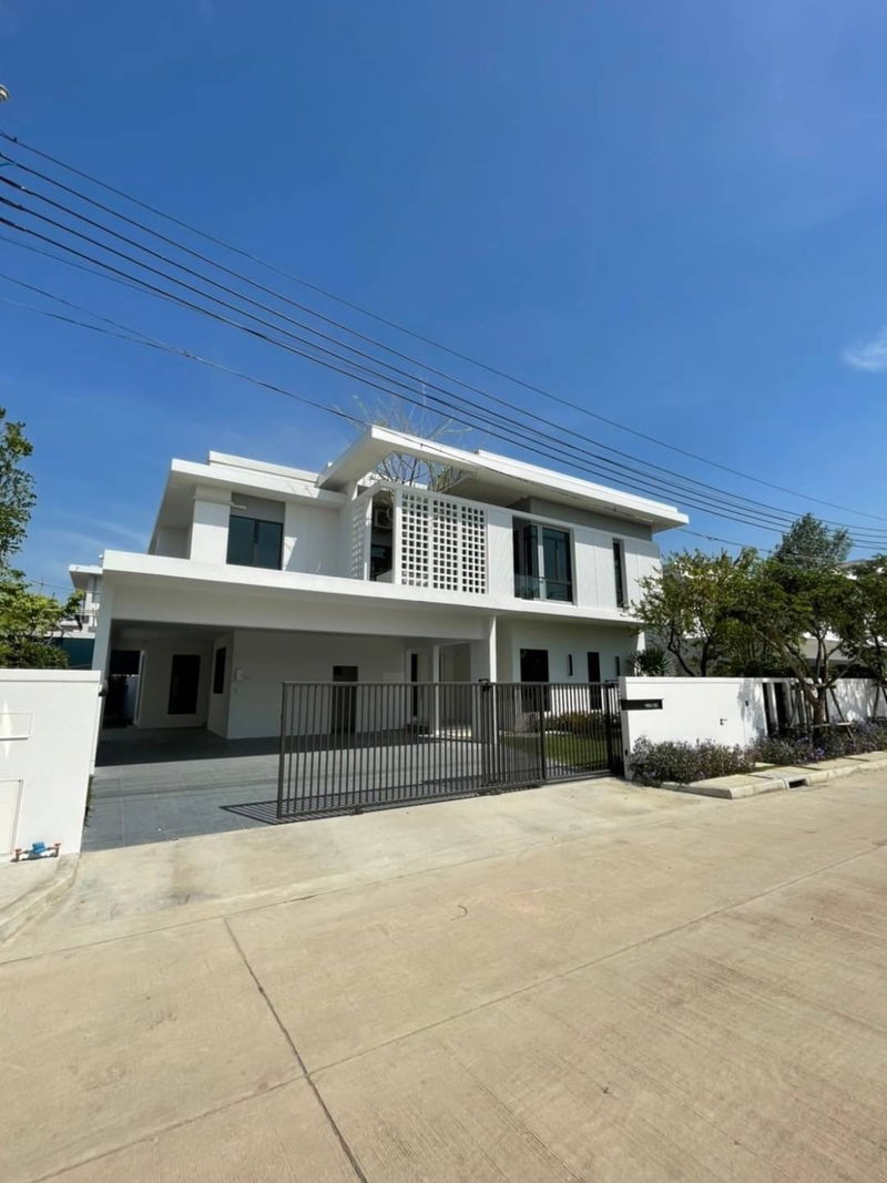 Houses for rent : House for rentMantana Bangna km15, ready to move in. If interested, contact Line @goodmanpro or call 0999029192.