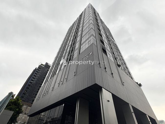 Knightsbridge Space Rama 9