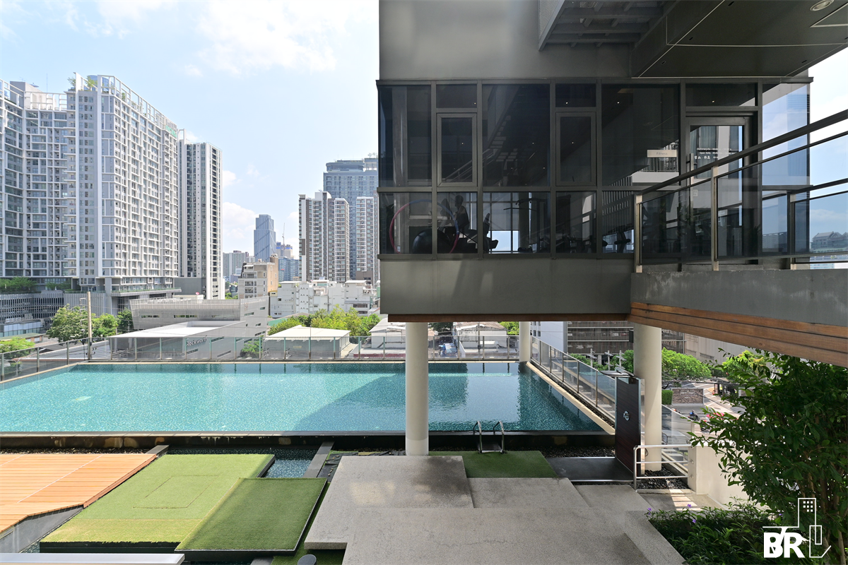 picture Luxury Condo Ready to Move-in at the Best Location RHYTHM Asoke near MRT Rama 9 Station - 1/9