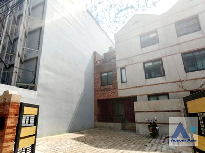Townhouses for rent BTS Thong Lo (Thong Lor) : 🔼🔽 AccomA 📩  Fully fitted Townhouse for rent ONLY 750m. To BTS Thong lo (11000701)