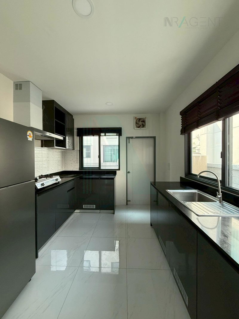 Houses for rent : 🎉 For Rent 2-story House THE CITY BANGNA 4 bedroom 5 bathroom