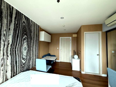 Condos for rent : Room for rent! Nice decorated, connected to mrt and airport link, high floor 