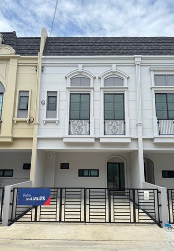 🏡 For Sale: Townhome Paris-Style  Near Sukhumvit by Sansiri, Located in Pattanakarn Area