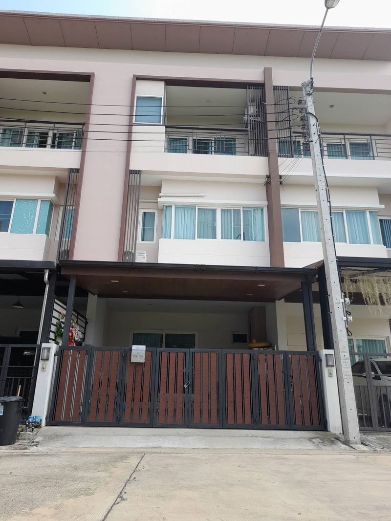 ขายทาวน์โฮม : ขาย/ ทาวน์โฮม 3 ชั้น หมู่บ้านเดอะริคโค้ ทาวน์ วัชรพล แปลงติดหน้าสวนวิวดีมาก