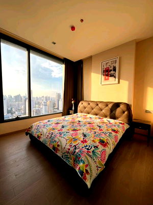 Condos for rent : The Esse Asoke | Near MRT Sukhumvit and BTS Asoke, convenient for all travel.