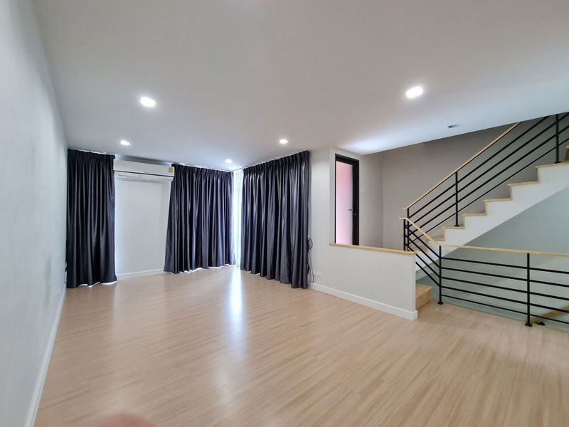 Home office for rent : For rent Town Home 3 storey PLEX BANGNa near Nation Building at Line: @homefinder