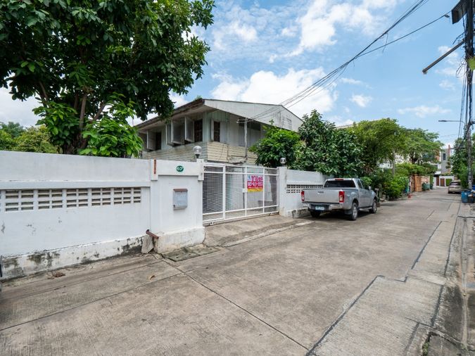 Land for sale, 129 sq wah, Huai Khwang