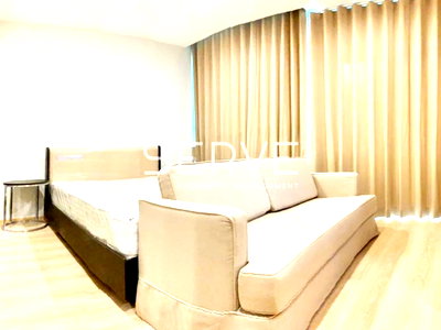 Condos for rent : Nice Room & Good View Studio High Fl Condo in Ratchada Area Next to MRT Thailand Cultural Centre 80 m.@ Noble Revolve Ratchada 2