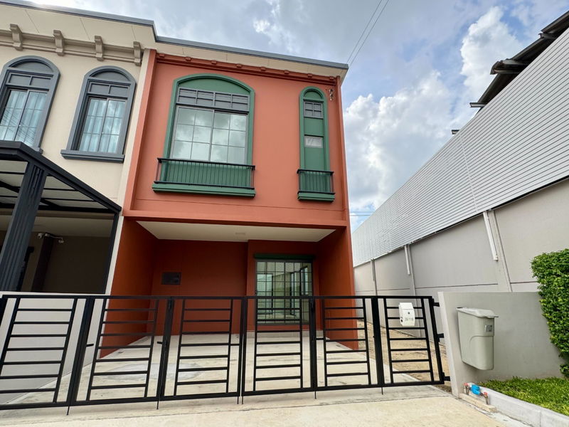 ขายทาวน์โฮม : 🏡ทาวน์โฮมใหม่ พร้อมอยู่ สิริ ลาดพร้าว 101 📍แปลงมุม ที่ดินใหญ่