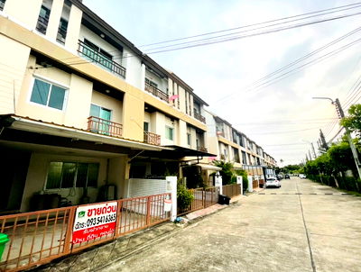 ขายทาวน์โฮม : vายบ้าน เออเบิร์นธารา รีโนเวทแล้ว - ทิศใต้ หน้าบ้านไม่ชนใคร