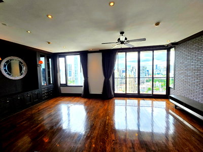 ขายคอนโด : LTH12602 - Aguston Sukhumvit 22 Condo FOR SALE Size 155 sqm. 2 beds 3 baths Near BTS Phrom Phong Station ONLY 26 MB