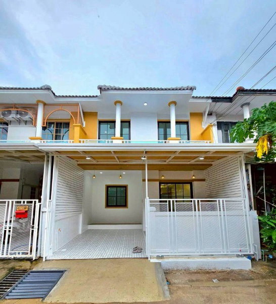 Townhouses for sale : 📢 For sale: Townhouse, Buathong 4 🛠 Renovated  ⚡ Plus a full set of furniture 🚇 Near MRT Khlong Bang Phai 💸 Price 1.69 Free transfer