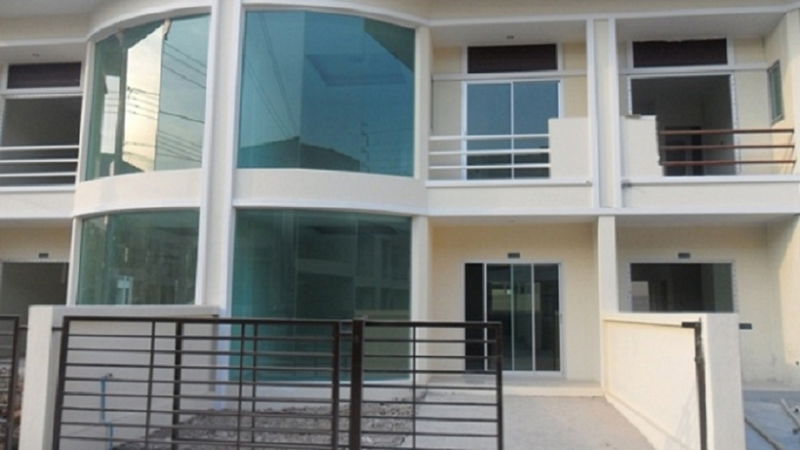 ขายทาวน์โฮม : ขายทาวน์โฮมหรู ติดถนนใหญ่ฉลองกรุง ใกล้นิคมอุตสาหกรรมลาดกระบัง, เทคโนโลยีเจ้าคุณทหารลาดกระบัง และสนามบินสุวรรณภูมิเหมาะสำหรับทำออฟฟิศ หรือพักอาศัย