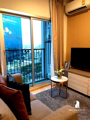 ขายคอนโด : ✨Flash Deal ✨Noble Revolve Ratchada 2 ( 2Bed 1Bath 38.6SQM.) พร้อมอยู่ ! เพียง 5,690,000 บาท Tel.0981315848 @propmatch