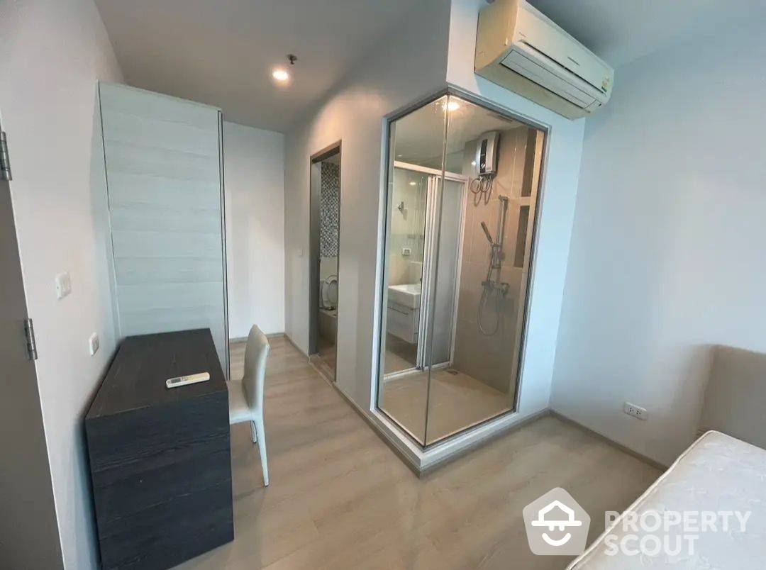picture 2-BR Condo at Life Ratchadapisek near MRT Huai Khwang (ID 880972) - 4/17
